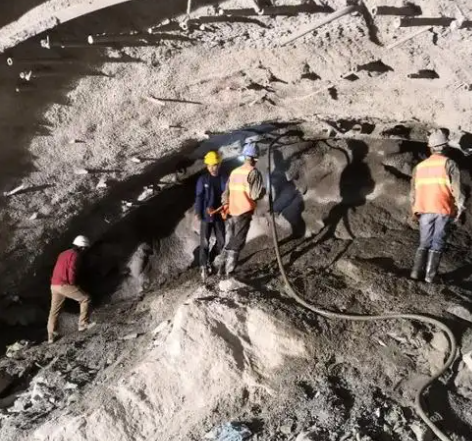 三门峡拱顶带模注浆料的施工流程及注意事项